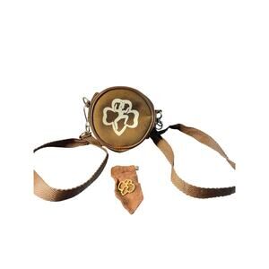 Girl Scouts Brownie Vintage crossbody coin purse and pin.‎